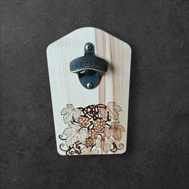 Décapsuleur mural gravé main – Feuilles de houblon