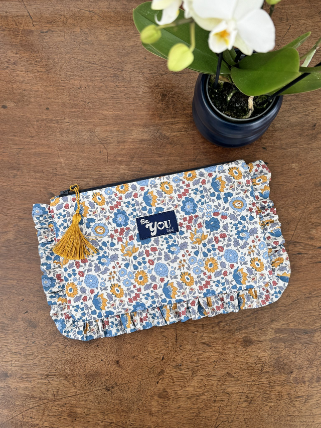 Pochette plate à froufrous L