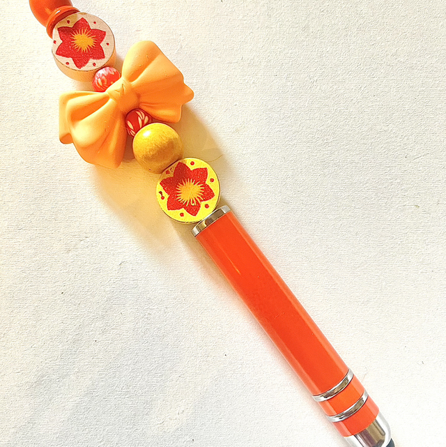 S37 - Stylo à perles noeud orange