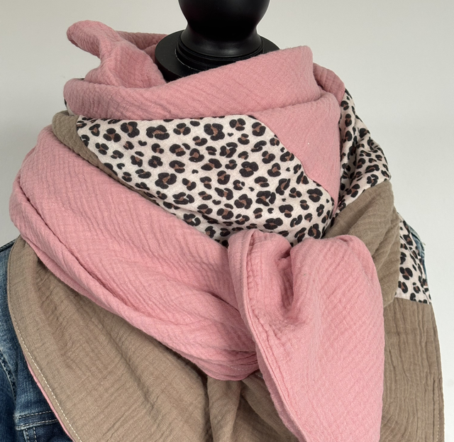 Foulard triangle — Rose poudré, beige &amp; léopard