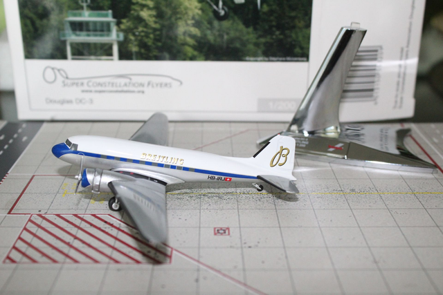 BREITLING Super Constellation Flyers DC-3 (HB-IRJ), 1:200 Herpa, selten!