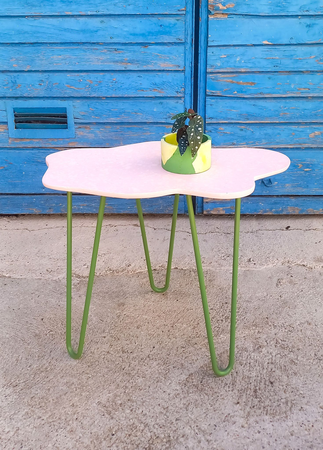 Stolik kawowy chmurka, kolorowy, lastryko na metalowych nogach, boczny, do salonu, na balkon