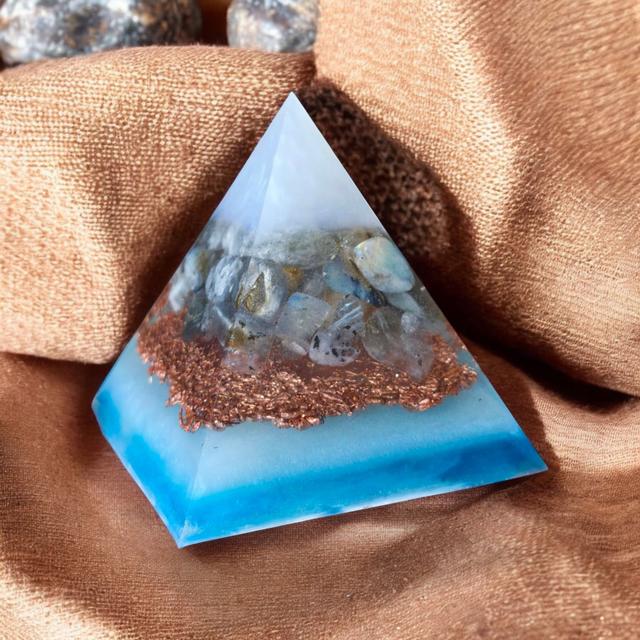 Pyramide orgonite ALTARA - Labradorite