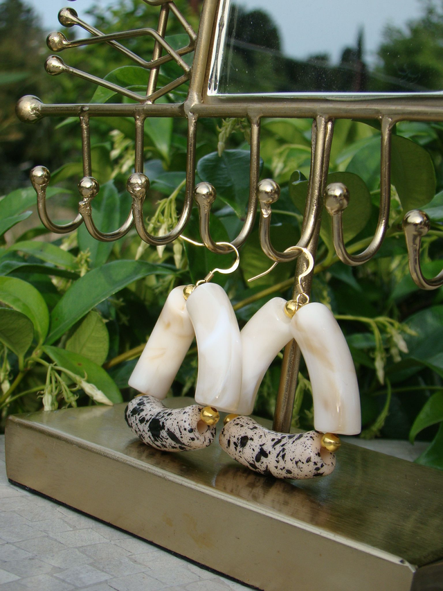 Boucles d&#039;oreilles perles tubes incurvées Shabalaa Aivaree