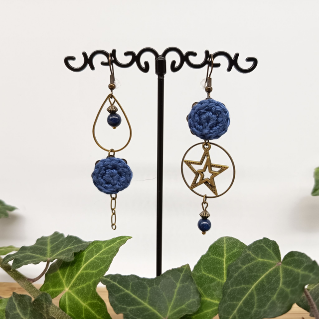 Boucles d'oreille asymétriques Des gouttes de bonheur - Bleues