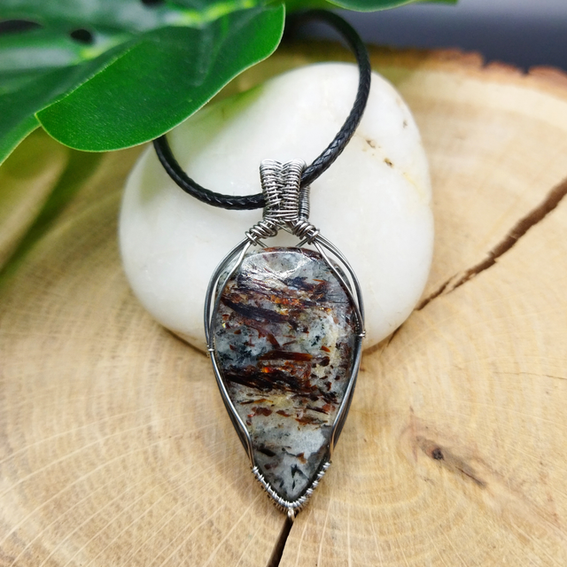 Pendentif Astrophyllite (très rare)