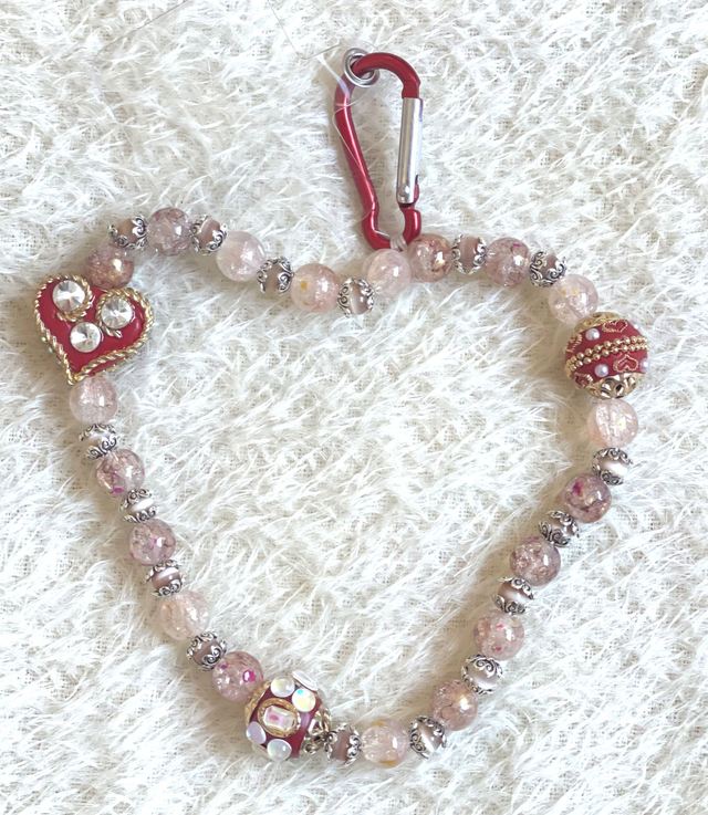 D8 - Dragonne téléphone perles verre ton rose et rouge