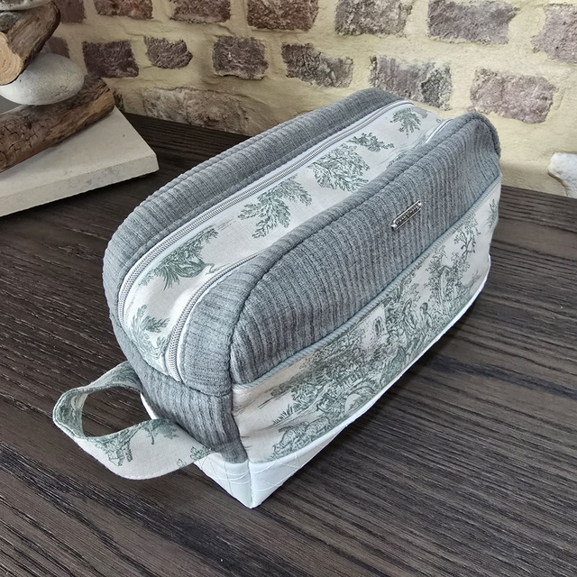 Trousse de toilette Raphaël Toile de Jouy verte