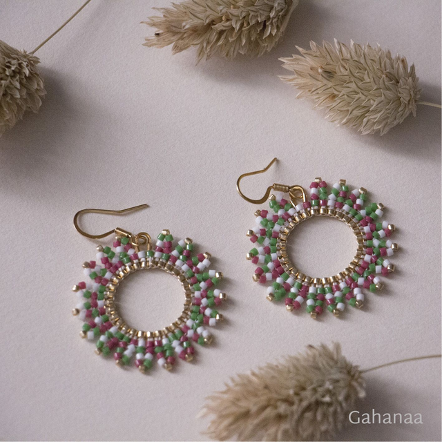 Sarah, boucles d'oreille couleur blanc, rose et vert