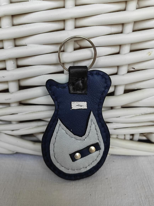 Porte clés guitare pour médiator 