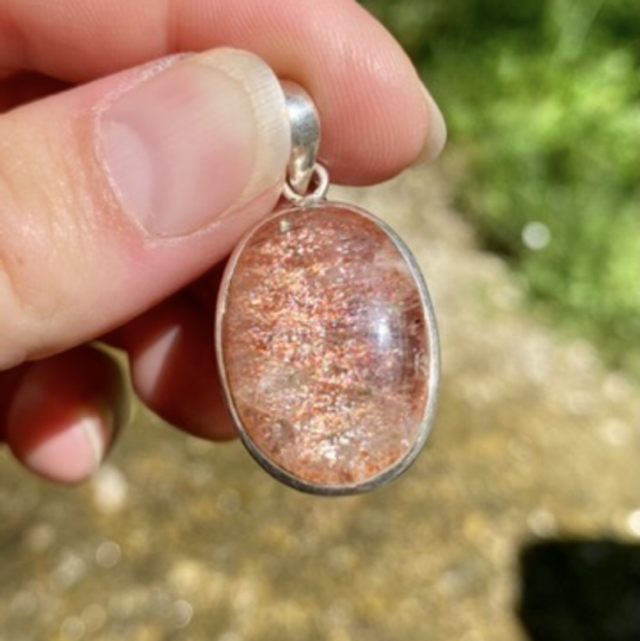 Pendentif en argent et Pierre de Soleil