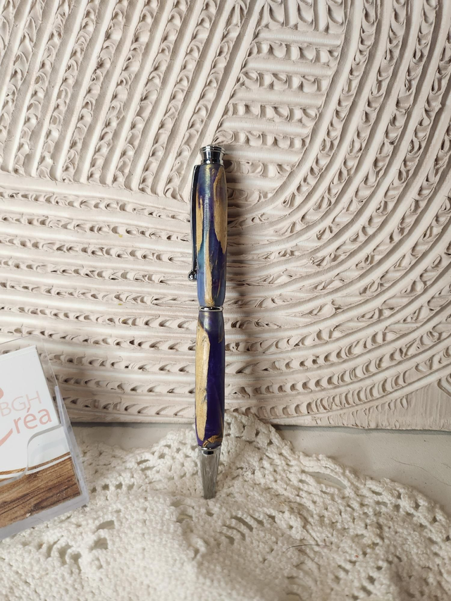 Stylo bois et résine ton bleu