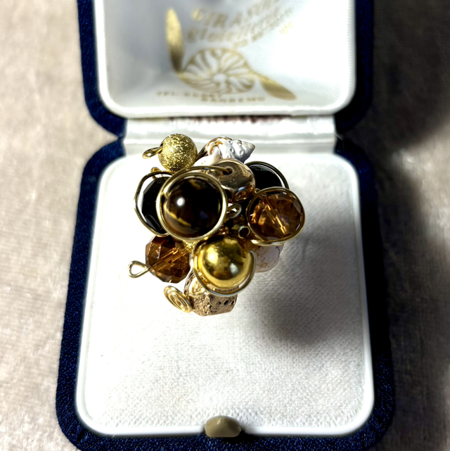 Bague Isis dorée perles 