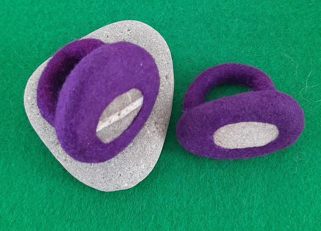 Pebble and felt ring