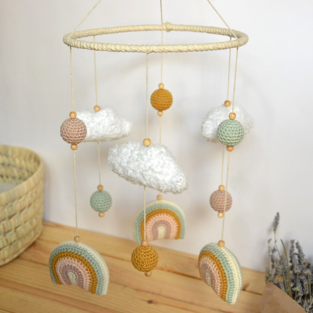 Mobile arc-en-ciel bleu/rose/moutarde