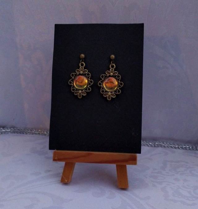 Clous d'oreilles bronzes et cabochons holographiques