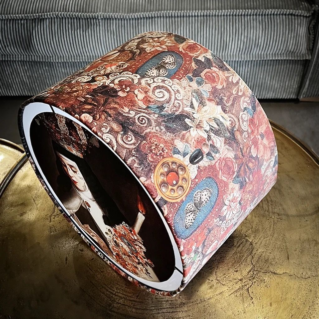 Suspension avec écran Prayer