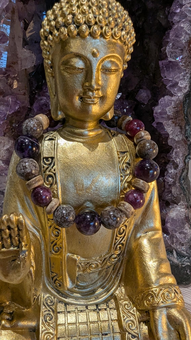 Obsidienne marron, Améthyste, Lépidolite et Bois.