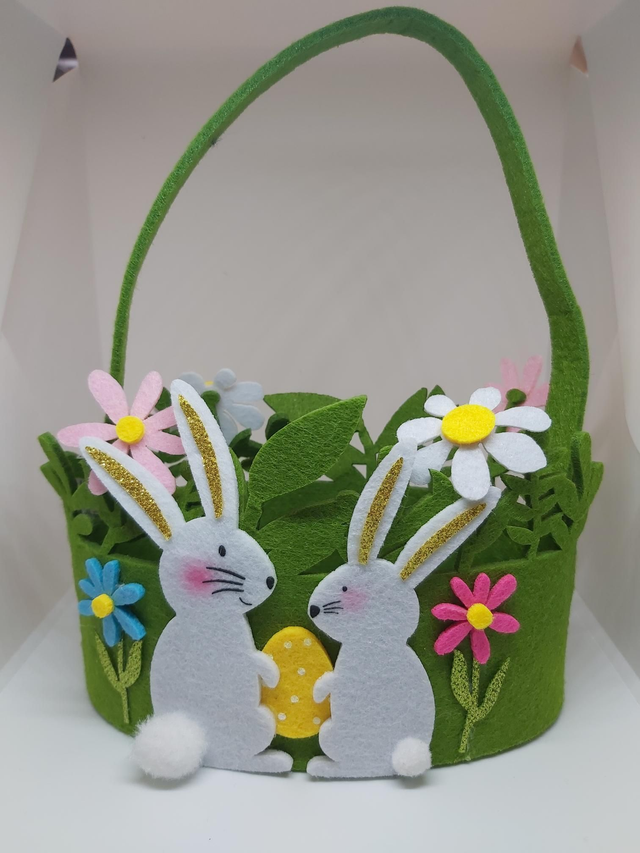cestino in panno decorato con uova e coniglietti