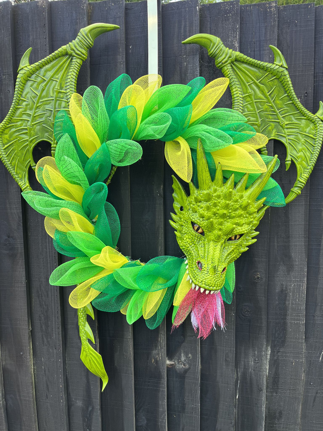 Dragon green wreath