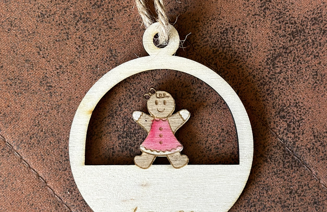 Boule de Noël pain d’épice fille 