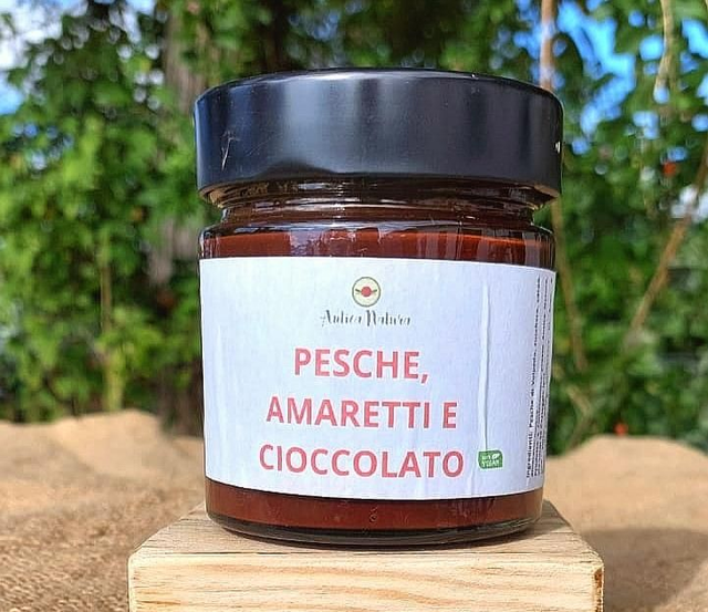 Confettura di pesche, amaretti e cioccolato 