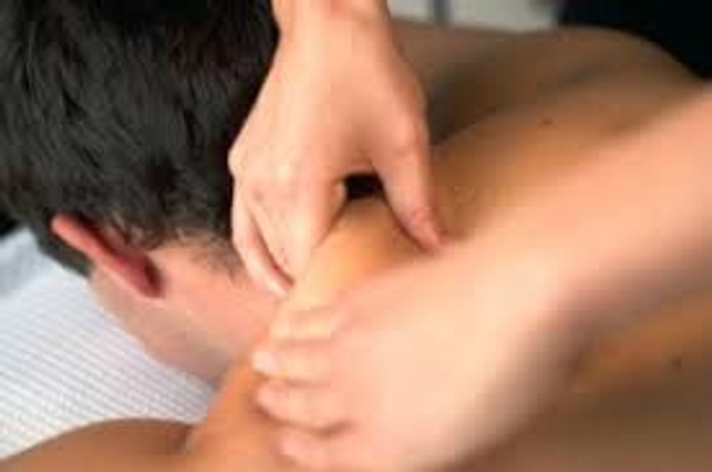 Back, Neck &amp; Shoulder Massage - 30 mins 