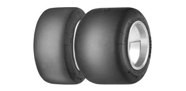 Achat (facultatif) train 4 pneus SLICK