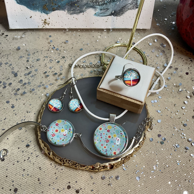Handmade, coordinated jewellery set. 