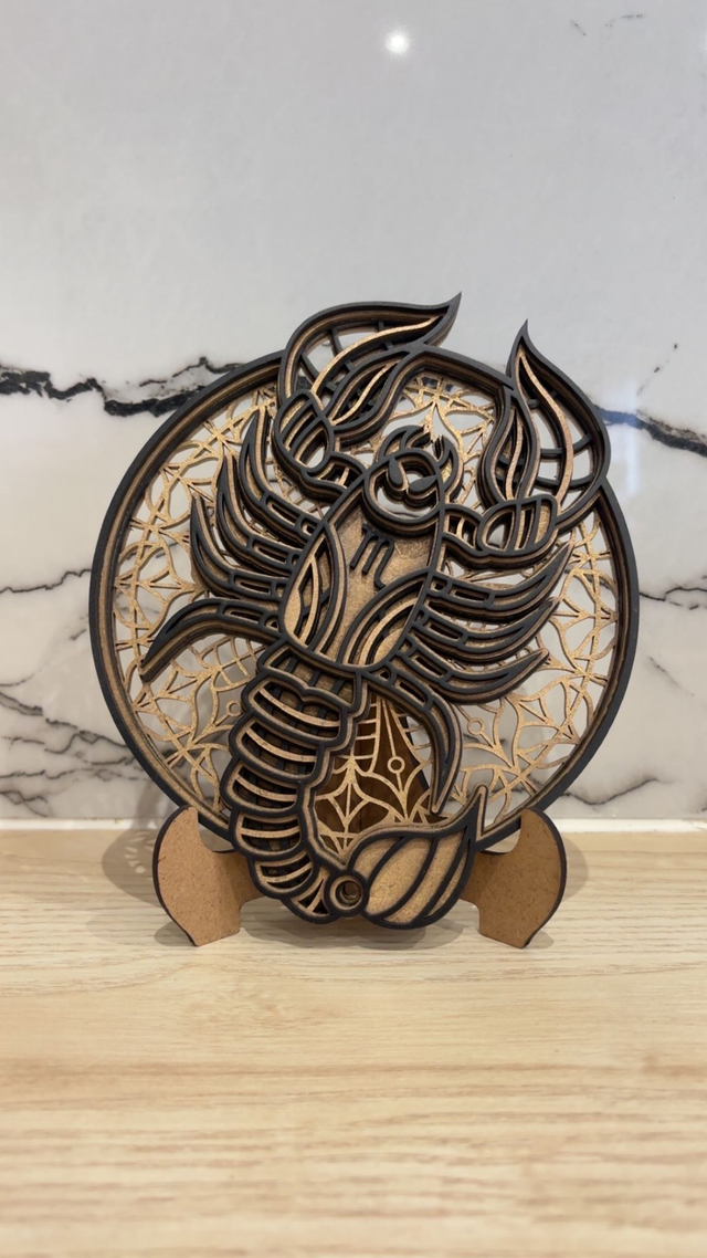 Scorpion Noir sur Or