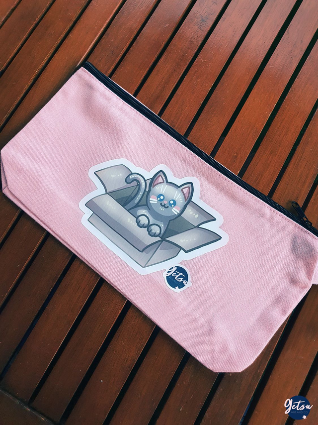 T&#039;rousse rose chat gris