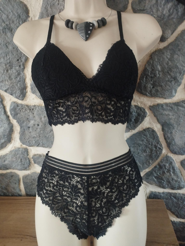 Ensemble triangle noir dos nageur pour le haut et élastique pour la culotte sans couture 