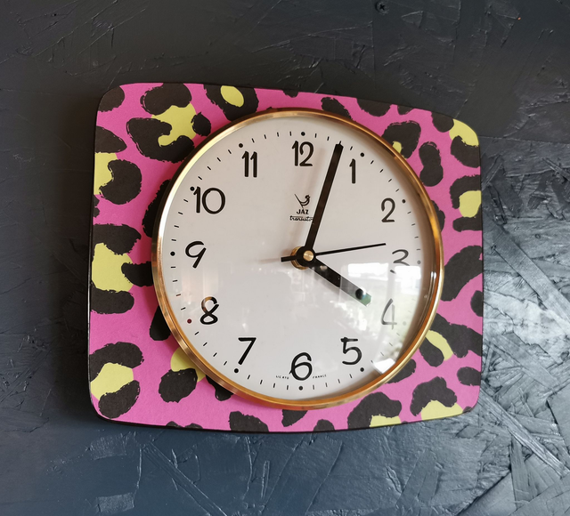 Horloge vintage pendule murale silencieuse "Jaz Léopard rose jaune noir"