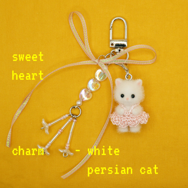 Sylvanian Families sweet heart charm (white persian cat)