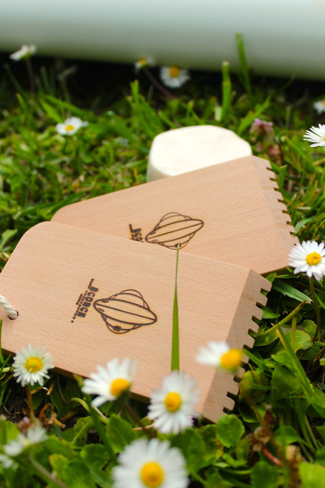 PEIGNE A WAX GRATTOIR