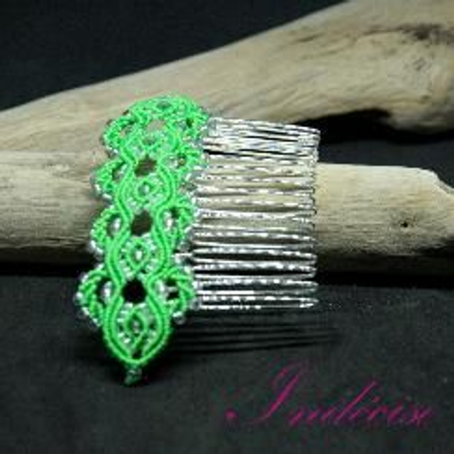 Peigne de cheveux vert prairie