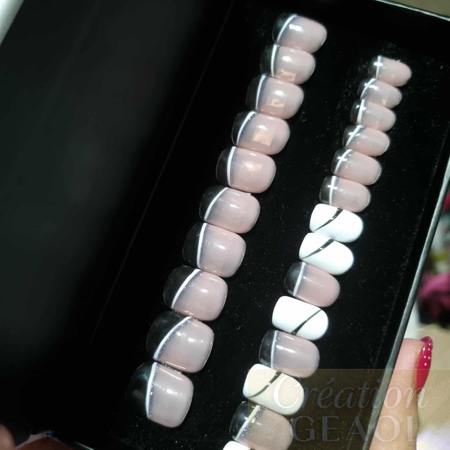 Black and white little carré S