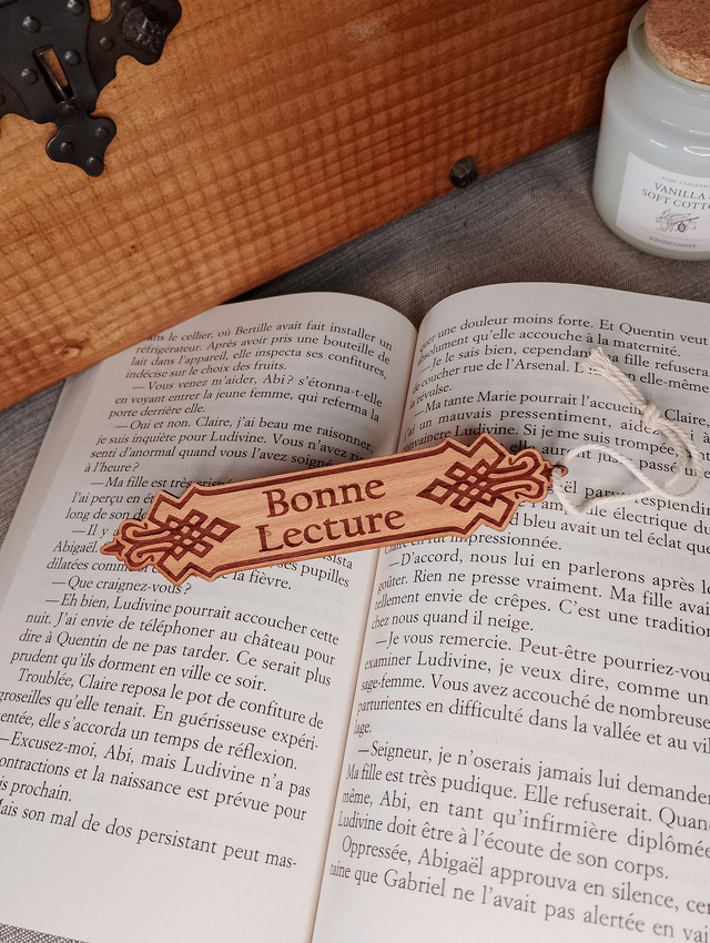 Marque-page en Bois Gravé – "Bonne Lecture" 📖✨