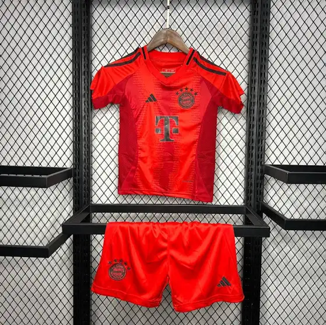 Conjunto camiseta + pantalón NIÑOS 1ª  Bayern Múnich - 24-25