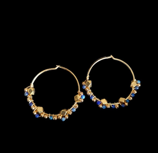 Créoles décorées de perles Lapis-lazuli et perles dorées