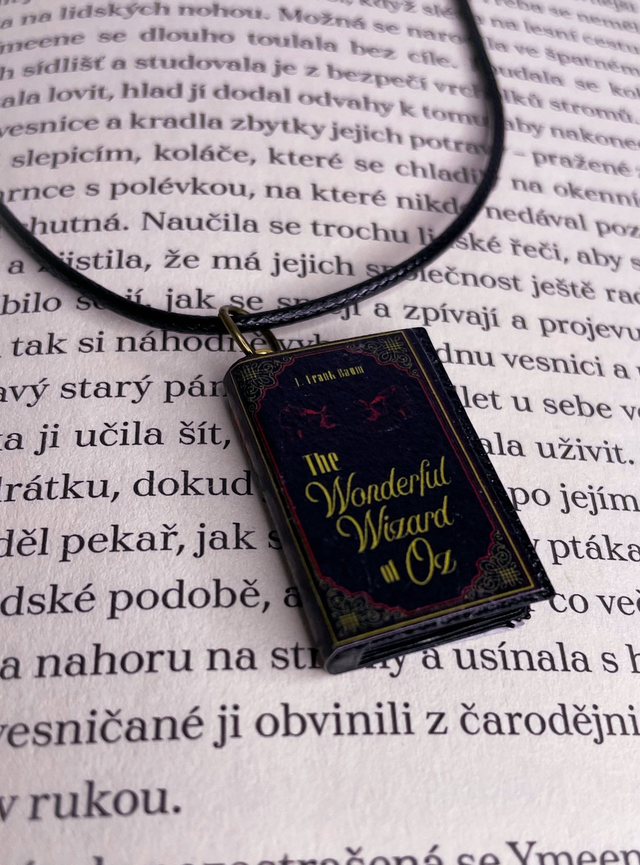 Náhrdelník mini knížka Čaroděj ze Země Oz