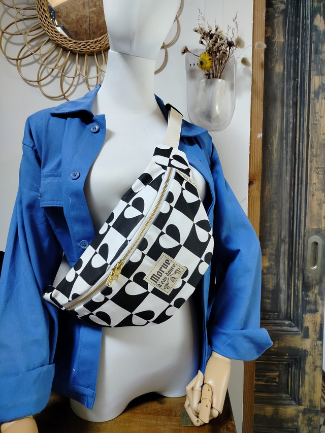 Sac banane M coeur black and white 