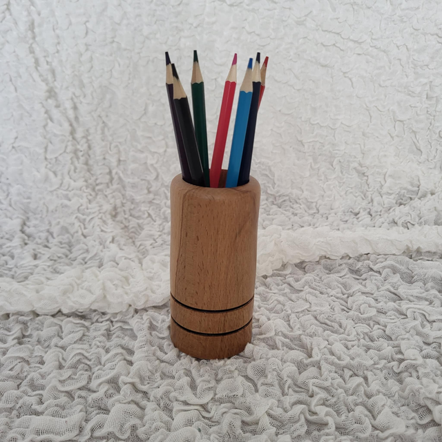 Pot à crayon en bois