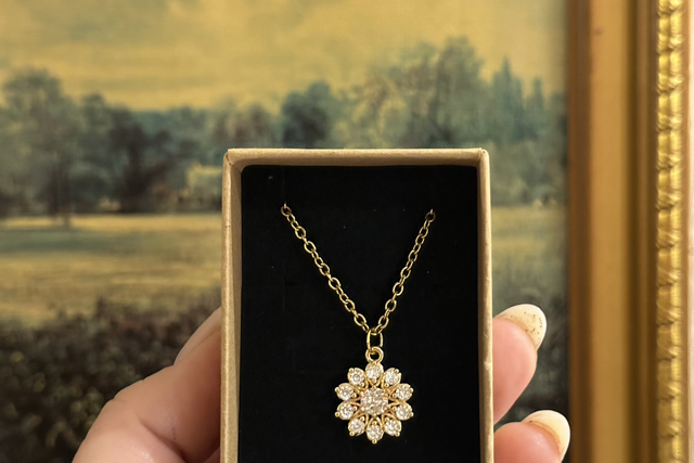 GOLD PLATED FLOWER NECKLACE