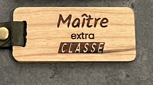 Porte clé en bois et liège « Maître d’école »