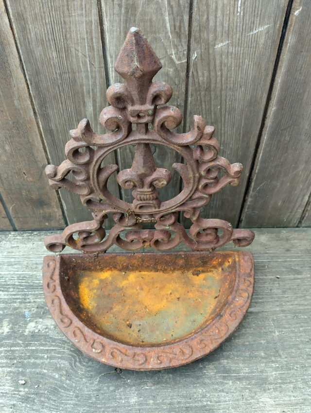 Vintage cast iron Bird Bath 