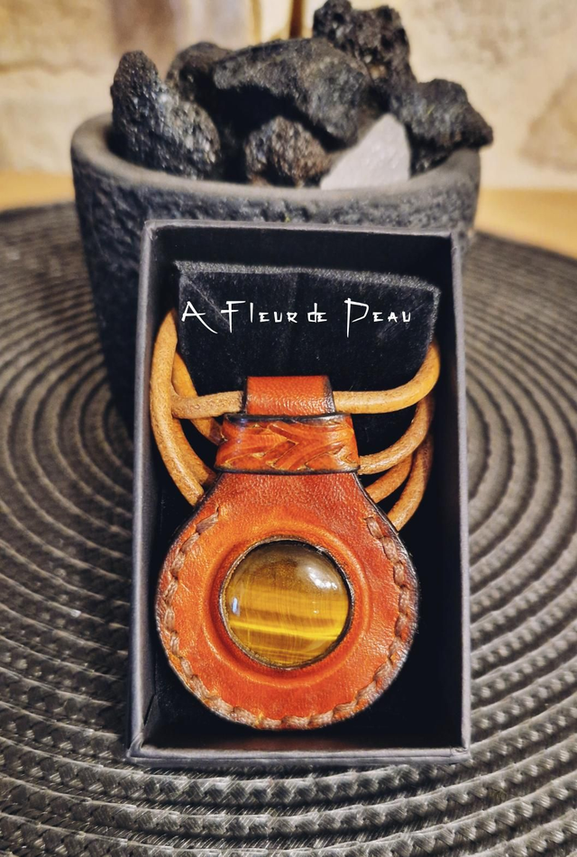 Collier cuir et oeil de tigre