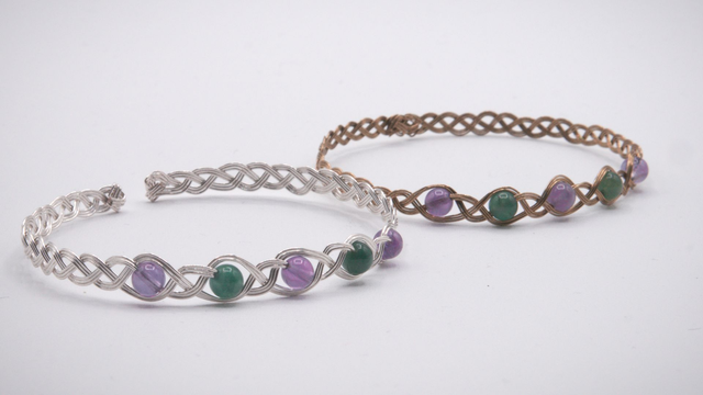 Bracelet  tressé 5 pierres : 3 améthystes et 2 agates mousse 