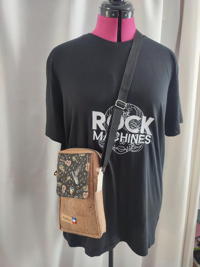 Sacoche homme en liège tabac et instruments de musique 