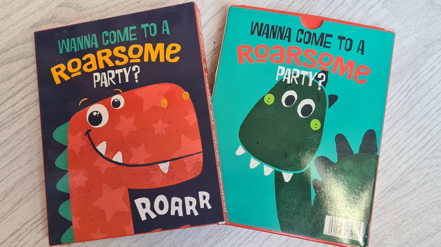 Party Invitations 8 pack roarsome dinosaurs